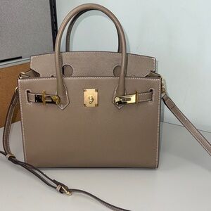 Elegant Tan Handbag